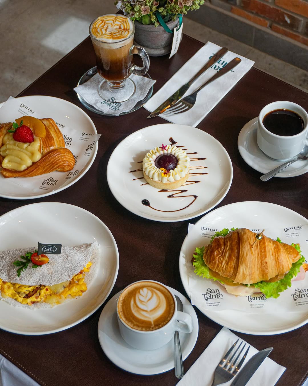 Las mejores mañanas comienzan con un buen desayuno. ✨☕Un momento para vos, para disfrutar, para